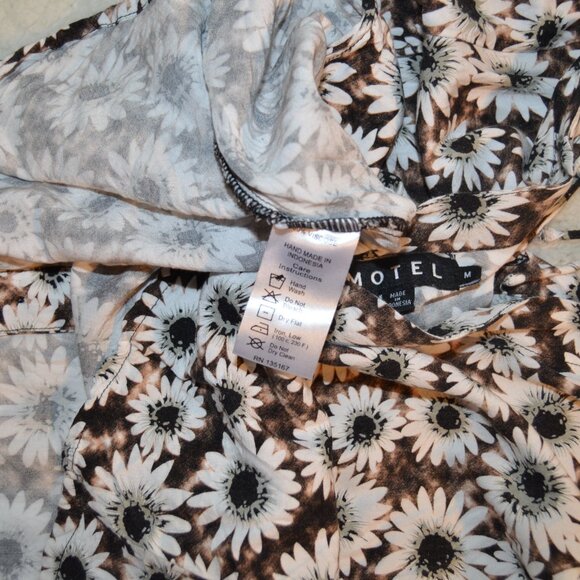 Motel Rocks viscose babydoll grunge daisy blouse, button front deep V back M - Picture 15 of 16